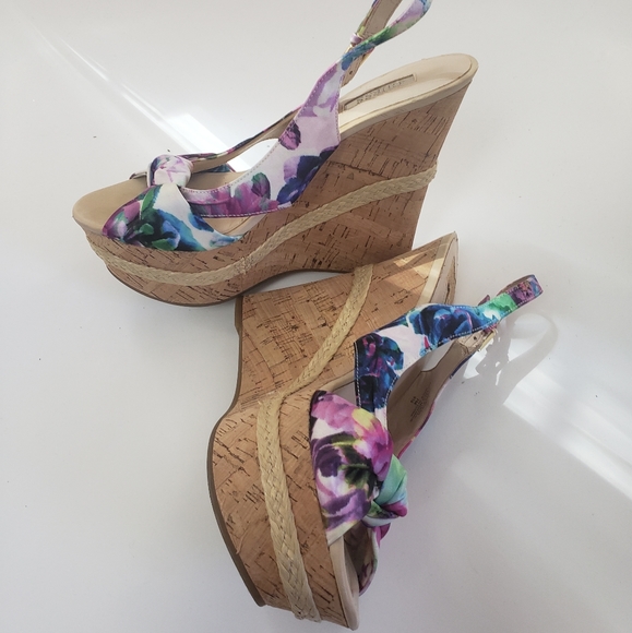 GUESS GWDELILAN Floral Wedge Sandals Size 7 - Picture 3 of 8